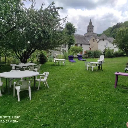 Coquelicot, Entre Volcans D Auvergne Et Sancy, Orcival. Apartamento *