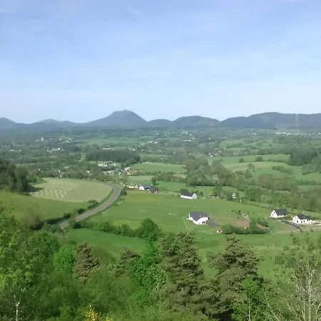 Coquelicot, Entre Volcans D Auvergne Et Sancy, Orcival. Apartamento