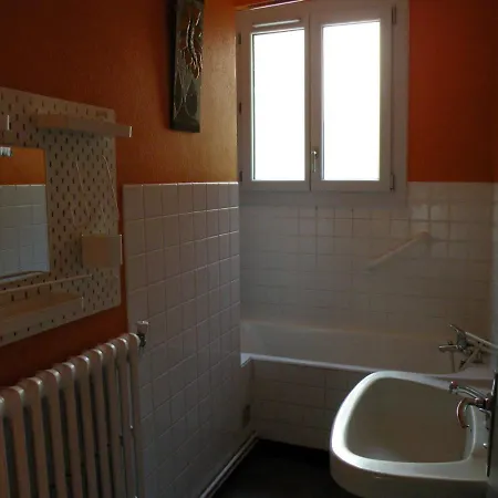 Coquelicot, Entre Volcans D Auvergne Et Sancy, Orcival. Apartment