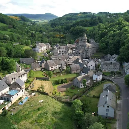 Apartment Coquelicot, Entre Volcans D Auvergne Et Sancy, Orcival.