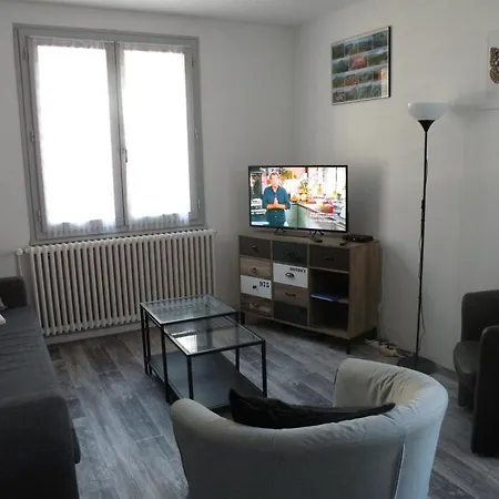 Coquelicot, Entre Volcans D Auvergne Et Sancy, Orcival. Apartment Orcival