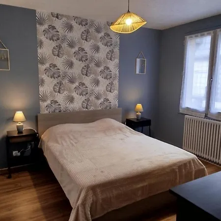 Apartment Coquelicot, Entre Volcans D Auvergne Et Sancy, Orcival. Orcival