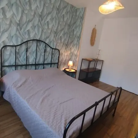 Coquelicot, Entre Volcans D Auvergne Et Sancy, Orcival. * Orcival